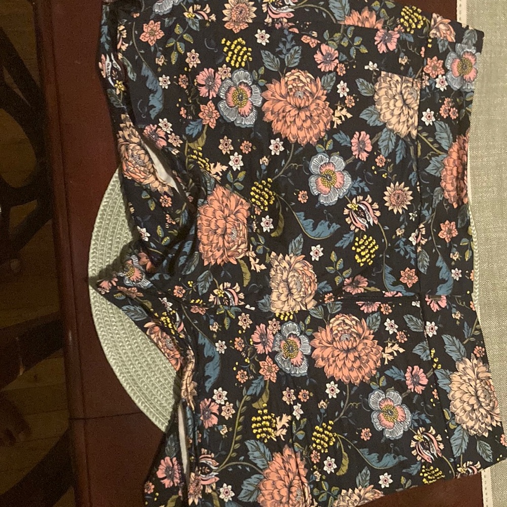 Navy Floral Loft Shorts Size 6